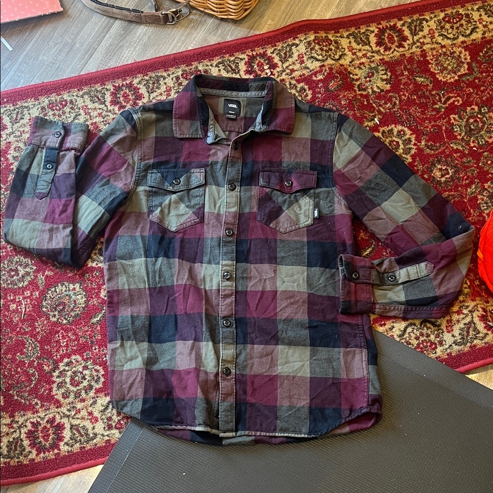 Vans Plaid Button-Up Men’s  Shirt size medium flannel tailored fit